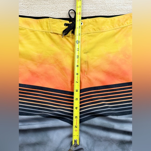 Hurley Men's Yellow, Orange & Gray Swim Trunks with Rear Pocket, Waist Size 40 - Picture 4 of 13